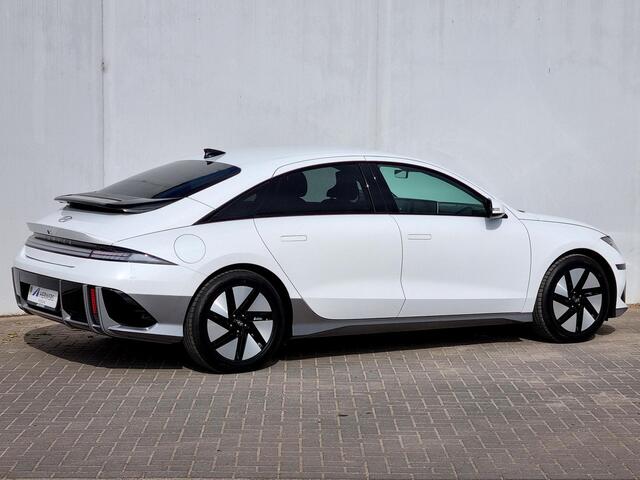 Hyundai IONIQ 6 Connect 77.4 kWh Automaat / Lederen Bekleding / Elektr. Achterklep / Cruise Control Adaptief / Camera / Navigatie / Stoelverwarming