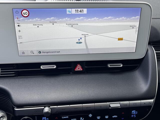 Hyundai IONIQ 5 Lounge AWD 77.4 kWh automaat / Dealer onderhouden / Relax Pakket / weinig km / HUD / Camera 360° / Leder / Elektrische stoelen en klep / 20" LM wielen /