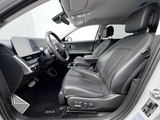 Hyundai IONIQ 5 Lounge AWD 77.4 kWh automaat / Dealer onderhouden / Relax Pakket / weinig km / HUD / Camera 360° / Leder / Elektrische stoelen en klep / 20" LM wielen /