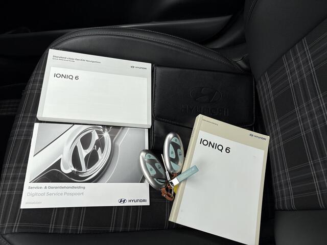Hyundai IONIQ 6 First Edition AWD 77.4 kWh Schuifkanteldak / Lederen bekleding / Airco / Stoel verwarming - verkoeling / Stuurverwarming /