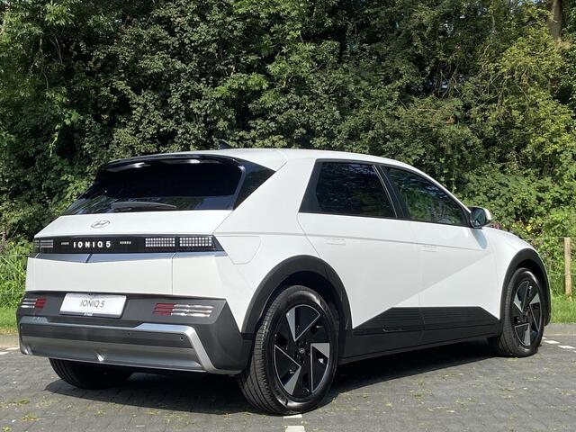 Hyundai IONIQ 5 Connect+ 84 kWh | ¤4700 KORTING | 84 KWH ACCUPAKKET | STOEL/-STUUR VERWARMING | WARMTEPOMP |