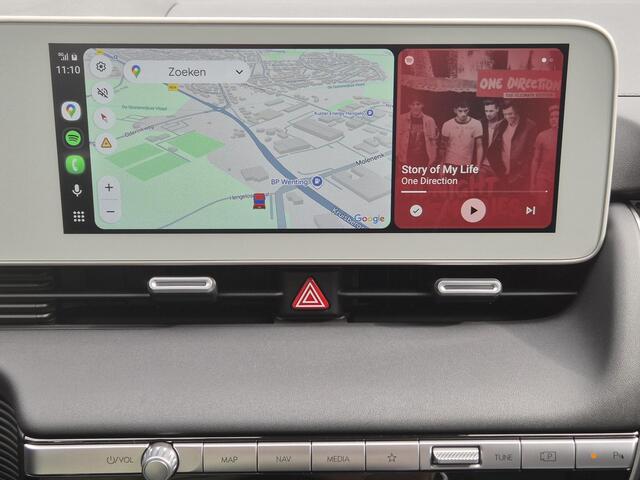 Hyundai IONIQ 5 Lounge 77.4 kWh Automaat / HUD / Apple Carplay Android Auto / Stuur-, Stoel en Achterbankverwarming / Rondomzicht camera / Elektrische achterklep / Trekgewicht 1600 kg / Bose Audio Systeem / Warmtepomp /