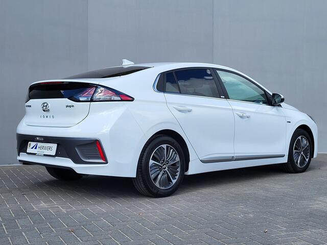 Hyundai IONIQ 1.6 GDi PHEV Comfort Automaat / Navigatie / Camera / Android Auto / Apple Carplay / Infinity-Sound / Cruise Control Adaptief / Stuur- en voorstoel verwarming