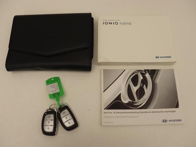 Hyundai IONIQ 1.6 GDi Comfort | Xenon | Carplay | Camera | Adaptive cruise | Keyless | Navigatie | Parkeerhulp | Climate control