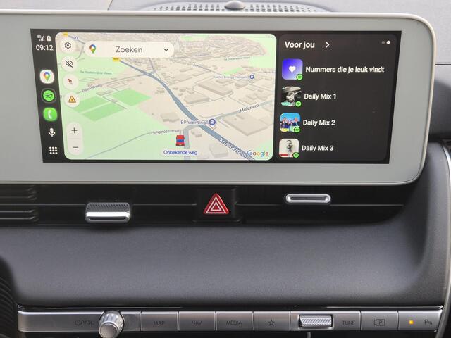 Hyundai IONIQ 5 Lounge AWD 73kWh Automaat / Relaxpakket / Panoramadak / Stuur-, Stoel en Achterbankverwarming / HUD / Stoelventilatie / Elektrische achterklep / Trekgewicht 1600 kg / Bose Audi Systeem / Adaptief CC /