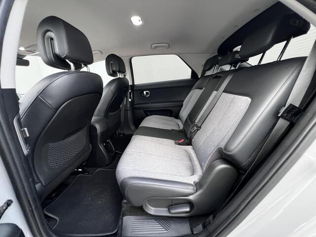 Hyundai IONIQ 5 Connect 73 kWh Automaat / Dealer onderhouden / Accu SoH 100% / 1.600 kg trekgewicht / Adapt. CC / WLTP 451 km / CCS snelladen / Warmtepomp / All Season banden op 19" LM wielen /