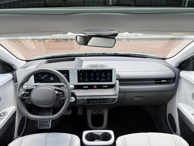 Hyundai IONIQ 5 Lounge AWD 77.4 kWh | Panoramadak | Lederen bekleding & memory functie | Warmtepomp & V2L | Geïntegreerde navigatie | Apple Carplay & Android Auto | Adaptieve Cruisecontrol | Camera | Warmtepomp | Stoel & stuur verwarming | Premium audio BOSE |
