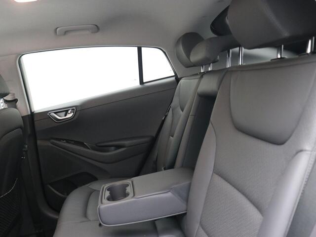 Hyundai IONIQ Premium EV 38 kWh / SoH 100% / NL Auto / 1ste Eigenaar / Dealer odnerhouden / Lederen bekleding / Navigatie / Stoel koeling & verwarming voor / Full Option /