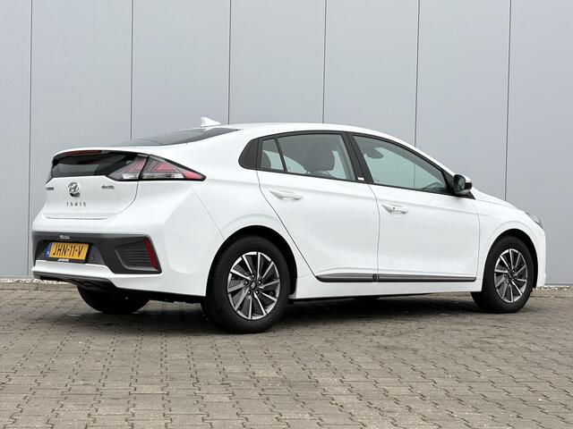 Hyundai IONIQ Comfort EV 38 kWh / Fabrieksgarantie tot 1/2027 / Stoel-Stuurverwarming / Apple Carplay/Android Auto / Automaat / Navigatie /