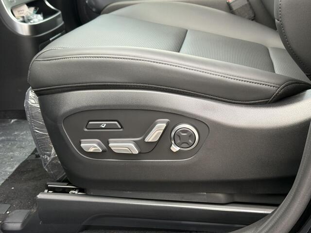 Hyundai IONIQ 9 Lounge AWD 7p. 110.3 kWh / Demo voordeel ¤8570,- Direct beschikbaar / Stoelmassage / Stoel- & Stuurverwarming / Stoelverkoeling Voor + Achter / glazen Schuif- & Kanteldak / 360 Camera /