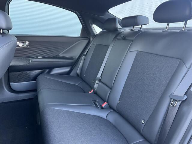 Hyundai IONIQ 6 Business 77.4 kWh / achterstoelen verwarmd / lichtmetalen velgen 20" / lederen/stof bekleding /