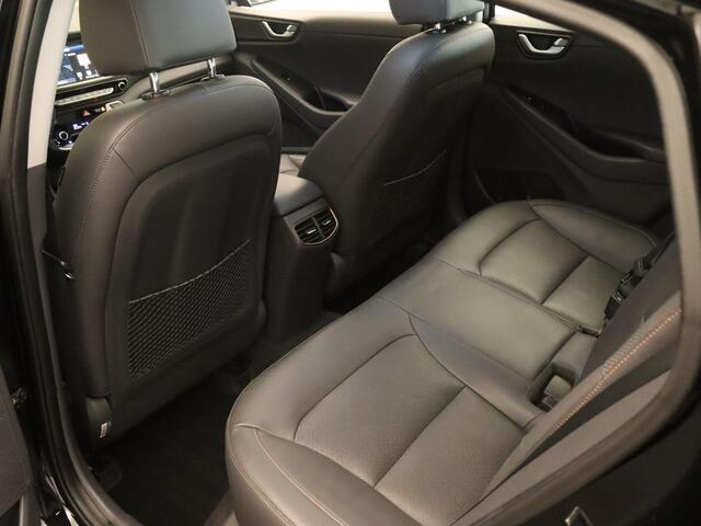 Hyundai IONIQ Premium EV SOH 89,5 % !!!- ORIGINEEL NEDERLANDSE AUTO - SCHUIF/KANTELDAK - PARKEERSENSOREN VOOR EN ACHTER - DODEHOEK DETECTIE - KEYLESS ENTRY & START - NAVIGATIE - STUUR EN STOEL VERWARMING