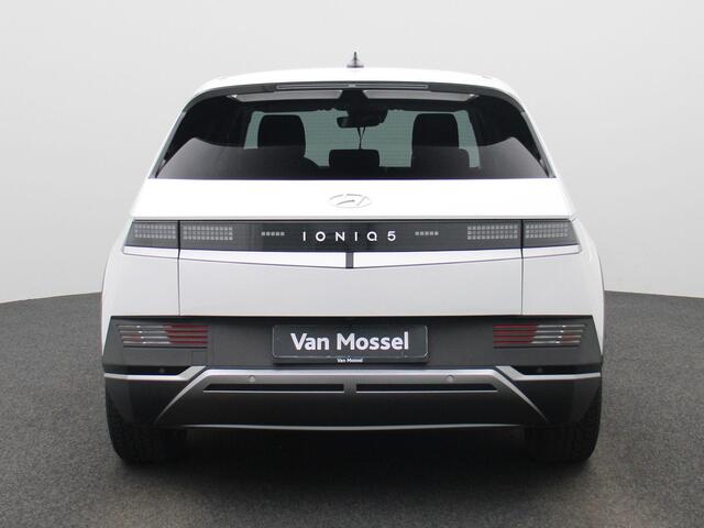 Hyundai IONIQ 5 77.4kWh Core 230Pk | Navigatie | Apple & Android Carplay | Trekhaak Afneembaar | Climate Control | Parkeersensoren Voor & Achter | Achteruitrijcamera | Stoelverwarming | Adaptieve Cruise Control |