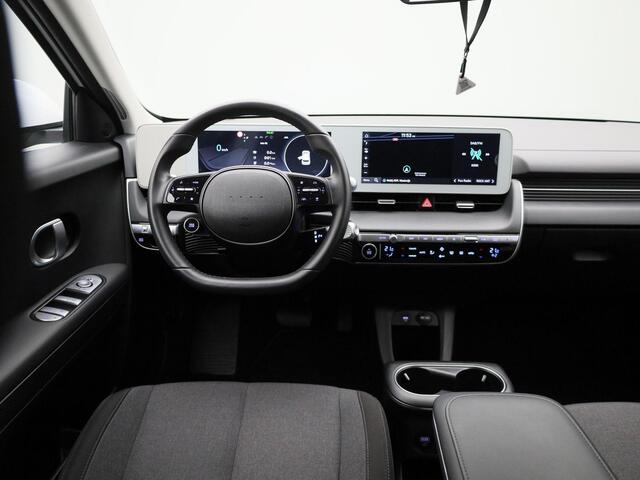 Hyundai IONIQ 5 77.4kWh Core 230Pk | Navigatie | Apple & Android Carplay | Trekhaak Afneembaar | Climate Control | Parkeersensoren Voor & Achter | Achteruitrijcamera | Stoelverwarming | Adaptieve Cruise Control |