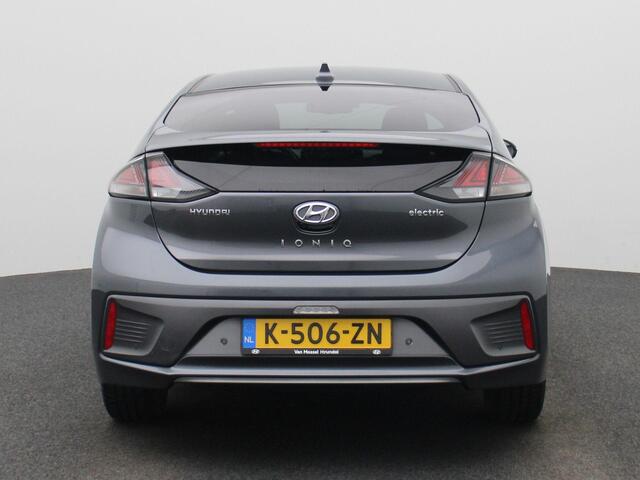 Hyundai IONIQ Premium EV 38 kWh |Climate Control / ECC | Licht metalen velgen 16 inch | Cruise control |Navigatie | Lederen bekleding zwart | Elektrisch verst. stoelen | Stoelverwarming | LED koplampen | Park Distance Control voor en achter | Achteruitrijcamera |