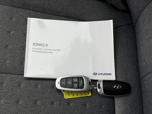 Hyundai IONIQ 5 Connect 73kWh Automaat / SOH 100 % / Dealer onderhouden / 8 Jaar Batterij Garantie / Warmtepomp / Elektr. Klep / Elektr. Stoelen / Stoel & Stuurwiel Verwarming / Navigatie / Dodehoek Detectie / Apple Carplay/Android Auto /