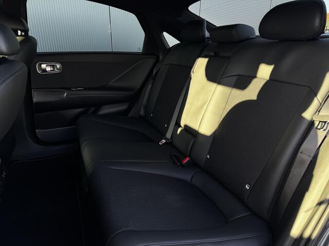 Hyundai IONIQ 6 Business 77.4 kWh / Demo met ¤ 2.000,- voordeel / Bose / 20" LM / 360 Camera / Stoelverwarming v + a / Led verlichting / Blind Spot /