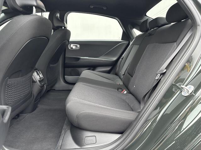 Hyundai IONIQ 6 Connect 77.4 kWh Automaat / Warmtepomp / SOH 100% / Fabrieksgarantie tot 1-2030 / 8 Jaar Batterij Garantie / Camera / 1.500 KG Trekgewicht / Adaptieve Cruise / Stoel, Stuur & achterbank Verwarming / Dodehoek / Apple carplay/Android auto /