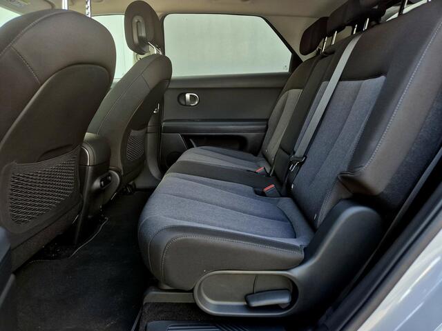 Hyundai IONIQ 5 Style 77.4 kWh Automaat / Fabrieksgarantie tot 05-2030 / Accu SOH 100% / Warmtepomp / CCS snellader / WLTP 507 km / Trekhaak vast / All season banden / Achteruitrijcamera / Trekgewicht 1600 kg / Apple Carplay Android Auto / Keyless Entry/Start /