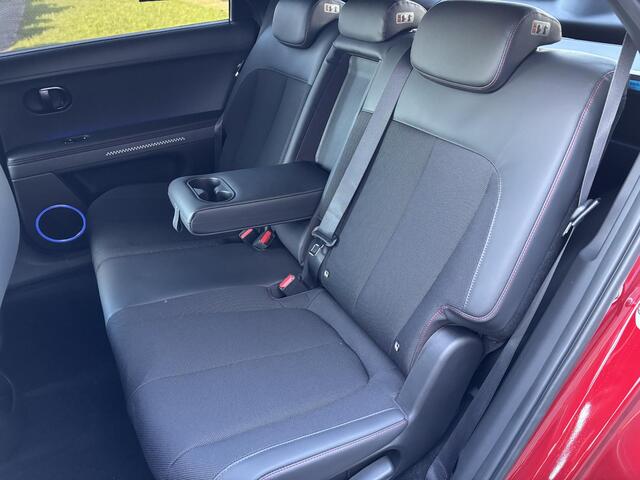 Hyundai IONIQ 5 N Line Business 84 kWh | Uit voorraad leverbaar! | Achteruitrijcamera | Stoelverwarming | Stuurverwarming | Elektrische stoelen | Verschuifbare 2e zitrij | Elektrische achterklep | Parkeersensoren voor/achter | Draadloze applecarplay en android auto |