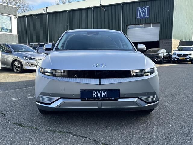 Hyundai IONIQ 5 Lounge 84 kWh SOH 100%| NIEUWE AUTO 45KM!!| VAN ¤60.000,- NU VOOR SLECHTS ¤45.877,- Uw LENTEVOORDEEL ¤14.123,-| ELEK. STOELEN MET MEMORY| WARMTEPOMP| BOSE AUDIO| HEAD-UP DISPLAY| STOELVERWARMING+ VENTILATIE| ACHTERBANK VERWARMD| SUPER COMPLEET!|