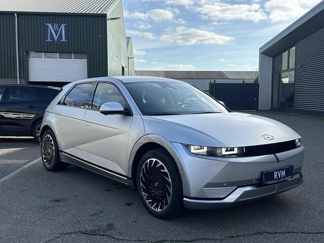 Hyundai IONIQ 5 Lounge 84 kWh SOH 100%| NIEUWE AUTO 45KM!!| VAN ¤60.000,- NU VOOR SLECHTS ¤45.877,- Uw LENTEVOORDEEL ¤14.123,-| ELEK. STOELEN MET MEMORY| WARMTEPOMP| BOSE AUDIO| HEAD-UP DISPLAY| STOELVERWARMING+ VENTILATIE| ACHTERBANK VERWARMD| SUPER COMPLEET!|