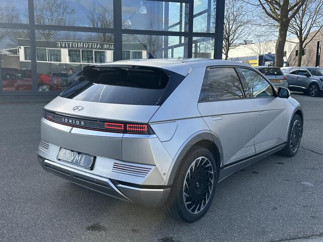 Hyundai IONIQ 5 Lounge 84 kWh SOH 100%| NIEUWE AUTO 45KM!!| VAN ¤60.000,- NU VOOR SLECHTS ¤45.877,- Uw LENTEVOORDEEL ¤14.123,-| ELEK. STOELEN MET MEMORY| WARMTEPOMP| BOSE AUDIO| HEAD-UP DISPLAY| STOELVERWARMING+ VENTILATIE| ACHTERBANK VERWARMD| SUPER COMPLEET!|