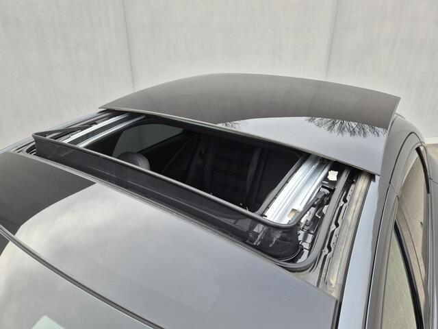 Hyundai IONIQ 6 First Edition AWD 77.4 kWh Automaat / Accu SOH 100% / Dealer onderhouden / Fabrieksgarantie tot 02-2028 / WLTP bereik 519 km bereik stad 658 km / CCS snellader / Trekgewicht 1500 kg / Elektrische achterklep / Glazen schuif- en kanteldak / Stuur- Stoel &