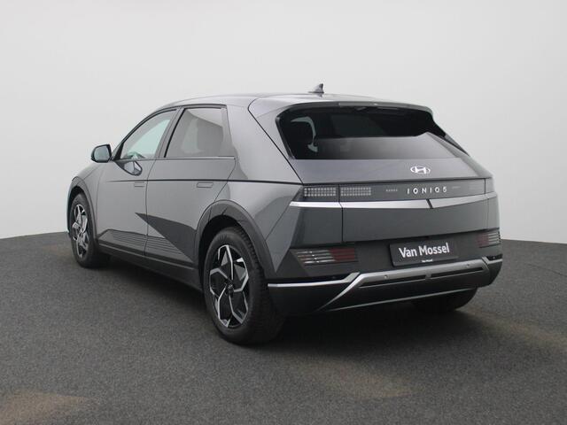 Hyundai IONIQ 5 77.4kWh Core | Elektr. bed. achterklep | Climate Control / ECC | Licht metalen velgen 19 inch | Cruise control Adaptive | Navigatie | Stoelverwarming | LED koplampen | Park Distance Control voor en achter | Achteruitrijcamera | Electrisch verstelbare be