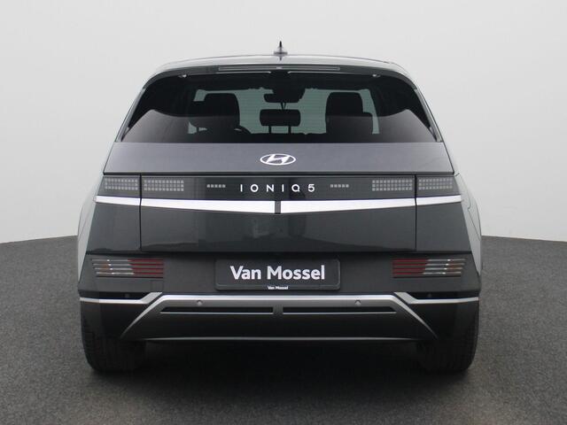 Hyundai IONIQ 5 77.4kWh Core | Elektr. bed. achterklep | Climate Control / ECC | Licht metalen velgen 19 inch | Cruise control Adaptive | Navigatie | Stoelverwarming | LED koplampen | Park Distance Control voor en achter | Achteruitrijcamera | Electrisch verstelbare be