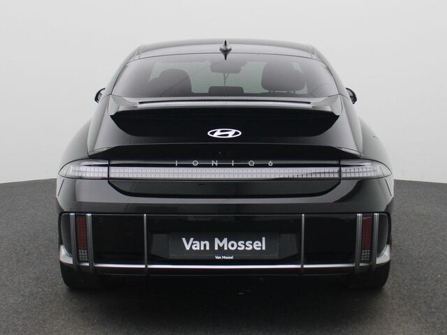 Hyundai IONIQ 6 77,4 kWh Balance | Verwarmd stuurwiel | Verwarmde achterbank | Zwarte binnenhemel | Geventileerde voorstoelen | Bestuurdersstoel met geheugen | Bose speakersysteem | Privacy glass | Head up display | Climate Control / ECC | Licht metalen velgen 19 inch 
