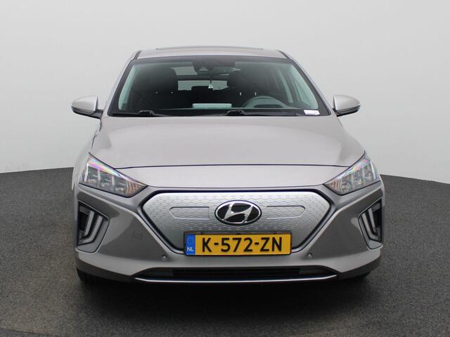 Hyundai IONIQ Premium EV 38 kWh | Automaat | Navigatie | Airco | Stoelverwarming | Stuurverwarming | Stoelverkoeling | Panorama Dak | elektrisch verstelbare stoelen | Parkeersensoren Voor & Achter | Parkeer Camera |