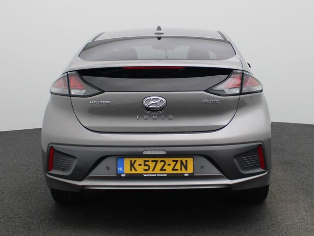 Hyundai IONIQ Premium EV 38 kWh | Automaat | Navigatie | Airco | Stoelverwarming | Stuurverwarming | Stoelverkoeling | Panorama Dak | elektrisch verstelbare stoelen | Parkeersensoren Voor & Achter | Parkeer Camera |