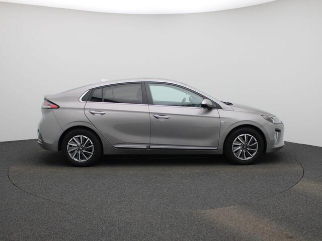 Hyundai IONIQ Premium EV 38 kWh | Automaat | Navigatie | Airco | Stoelverwarming | Stuurverwarming | Stoelverkoeling | Panorama Dak | elektrisch verstelbare stoelen | Parkeersensoren Voor & Achter | Parkeer Camera |