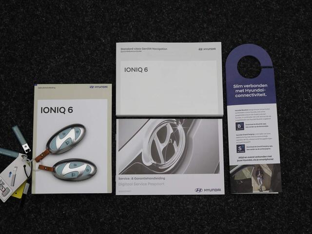 Hyundai IONIQ 6 Connect 77.4 kWh / Rijklaarprijs ¤39.790,- / ¤16.500,- korting / 614 km bereik WLTP / Navigatie met Apple carplay & Android auto / Elektrische stoelen /