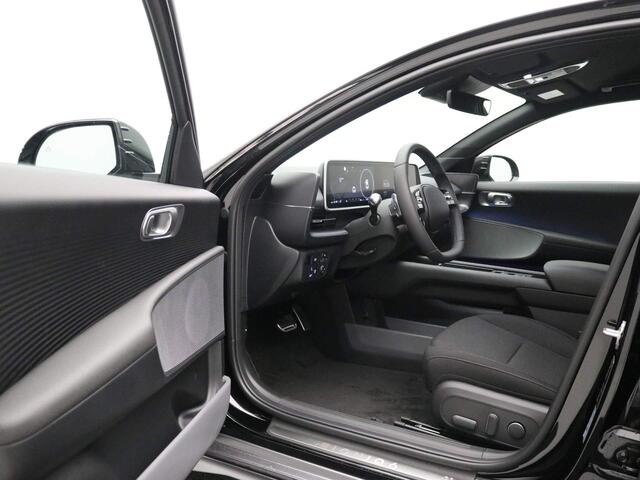 Hyundai IONIQ 6 Connect 77.4 kWh / Rijklaarprijs ¤39.790,- / ¤16.500,- korting / 614 km bereik WLTP / Navigatie met Apple carplay & Android auto / Elektrische stoelen /