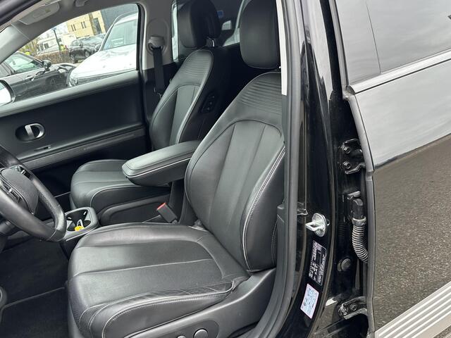 Hyundai IONIQ 5 Lounge 73kWh VAN: 30.900,- VOOR: 28.877,- UW LENTEVOORDEEL: 2.023,- | 100% SOH | AFNEEMBARE TREKHAAK| STOELVERWARMING + VENTILATIE| 360 CAMERA| HEAD-UP DISPLAY| ZONNEPANELENDAK |