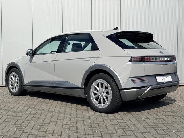 Hyundai IONIQ 5 Connect 77.4 kWh Automaat / SOH 100 % / Dealer onderhouden / 360 Camera / Warmtepomp / Stoel en stuur verwarming / Electrische achterklep / Inclusief winterwielen /