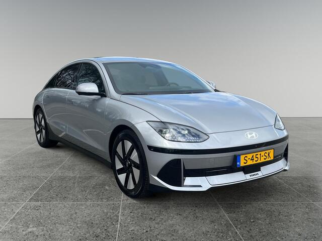 Hyundai IONIQ 6 Lounge 77.4 kWh 228pk | LEDEREN BEKLEDING | 800V ULTRA SNELLADEN | ELEK. VERSTELBARE STOELEN | MEMORY FUNCTIE | 360 GRADEN CAMERA | APPLE CARPLAY & ANDROID AUTO | ADAPTIEVE CRUISE CONTROL | STOEL- & STUURVERWARMING |