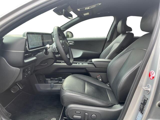 Hyundai IONIQ 6 Lounge 77.4 kWh 228pk | LEDEREN BEKLEDING | 800V ULTRA SNELLADEN | ELEK. VERSTELBARE STOELEN | MEMORY FUNCTIE | 360 GRADEN CAMERA | APPLE CARPLAY & ANDROID AUTO | ADAPTIEVE CRUISE CONTROL | STOEL- & STUURVERWARMING |