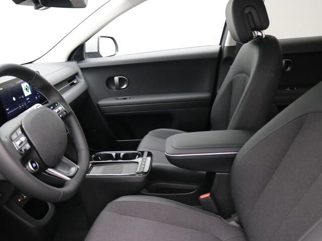 Hyundai IONIQ 5 Pure Edition 84 kWh / Nieuw direct leverbaar / 3-fase / Navigatie / Perkeersensoren / 100% SoH / 5 jaar Fabrieksgarantie / 8 Jaar accu garantie /