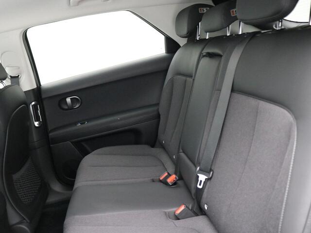 Hyundai IONIQ 5 Pure Edition 84 kWh / Nieuw direct leverbaar / 3-fase / Navigatie / Perkeersensoren / 100% SoH / 5 jaar Fabrieksgarantie / 8 Jaar accu garantie /