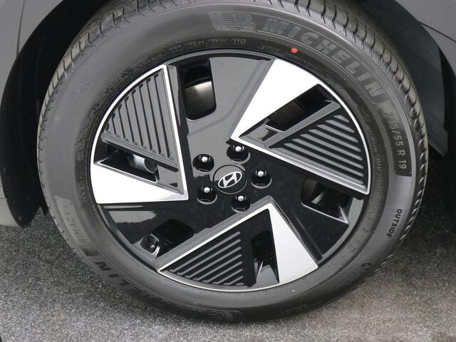 Hyundai IONIQ 5 Pure Edition 84 kWh / Nieuw direct leverbaar / 3-fase / Navigatie / Perkeersensoren / 100% SoH / 5 jaar Fabrieksgarantie / 8 Jaar accu garantie /