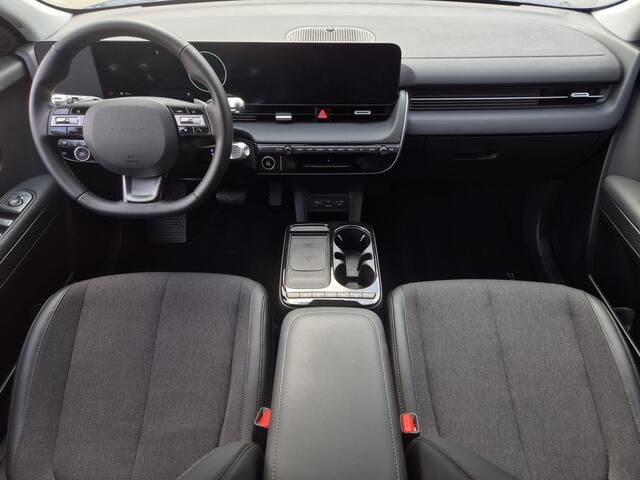 Hyundai IONIQ 5 Connect Limited 84 kWh / 1e Eigenaar / Fabrieksgarantie tot 08-2030 / SOH 100% / All season banden / Trekgewicht 1600 kg / CCS snellader / Elektrische achterklep / Stuur- & Stoelverwarming / Adaptief cruise control / Warmtepomp / Achteruitrijcamera /