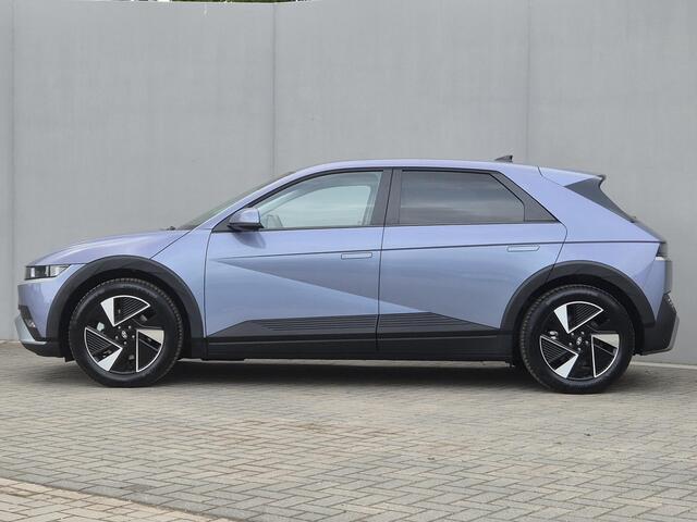 Hyundai IONIQ 5 Connect Limited 84 kWh / 1e Eigenaar / Fabrieksgarantie tot 08-2030 / SOH 100% / All season banden / Trekgewicht 1600 kg / CCS snellader / Elektrische achterklep / Stuur- & Stoelverwarming / Adaptief cruise control / Warmtepomp / Achteruitrijcamera /