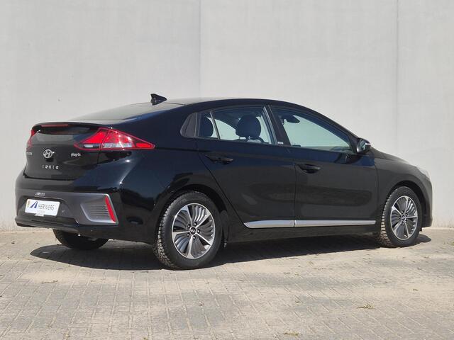 Hyundai IONIQ 1.6 GDi PHEV Comfort / All season banden / Stuur- & Stoelverwarming / Navigatie via Apple Carplay of Android Auto / Achteruitrijcamera / Cruise control / Parkeersensoren achter / Climate control /