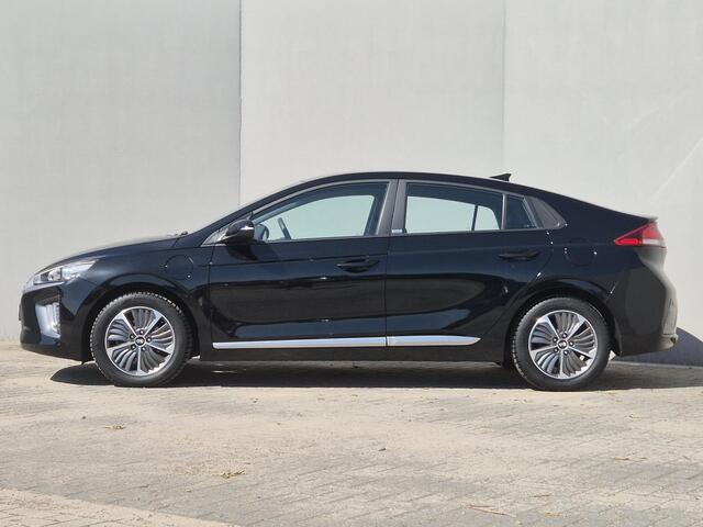 Hyundai IONIQ 1.6 GDi PHEV Comfort / All season banden / Stuur- & Stoelverwarming / Navigatie via Apple Carplay of Android Auto / Achteruitrijcamera / Cruise control / Parkeersensoren achter / Climate control /