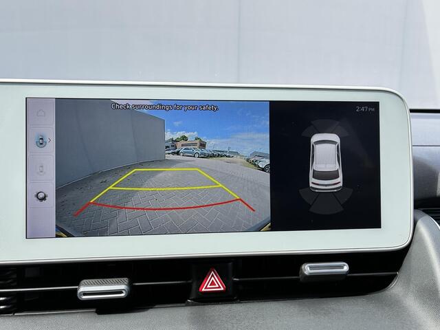 Hyundai IONIQ 5 Connect 77.4 kWh / Fabrieksgarantie t/m 11-2028 / SOH 98,9% / Afneembare Trekhaak / Warmtepomp / Stoel-/Stuurverwarming / All-Season Banden /