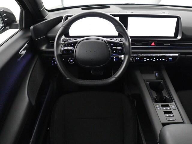 Hyundai IONIQ 6 Connect 77.4 kWh | SOH 94,7% | Warmtepomp | Head-Up | Stoelverwarming | Camera | Carplay | Standkachel | Adaptive cruise | Keyless | Navigatie | Achterbankverwarming | Full LED