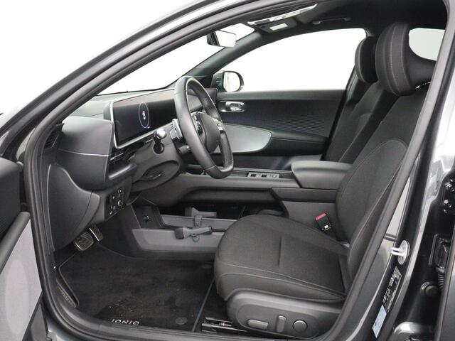 Hyundai IONIQ 6 Connect 77.4 kWh | SOH 94,7% | Warmtepomp | Head-Up | Stoelverwarming | Camera | Carplay | Standkachel | Adaptive cruise | Keyless | Navigatie | Achterbankverwarming | Full LED